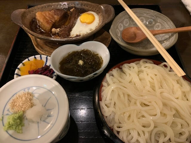 花こよみでオススメの「スペアリブカレー煮込み うどん付き定食」 大阪駅前第 3 ビル