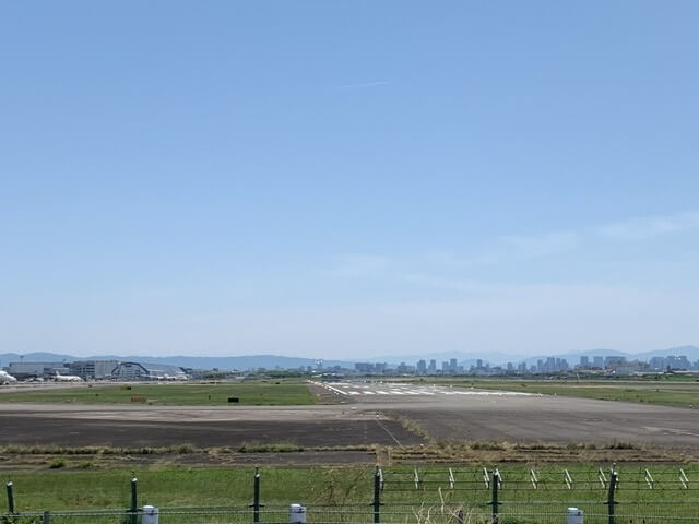 猪名川の堤防 大阪国際空港(伊丹空港) エアフロントオアシス下河原