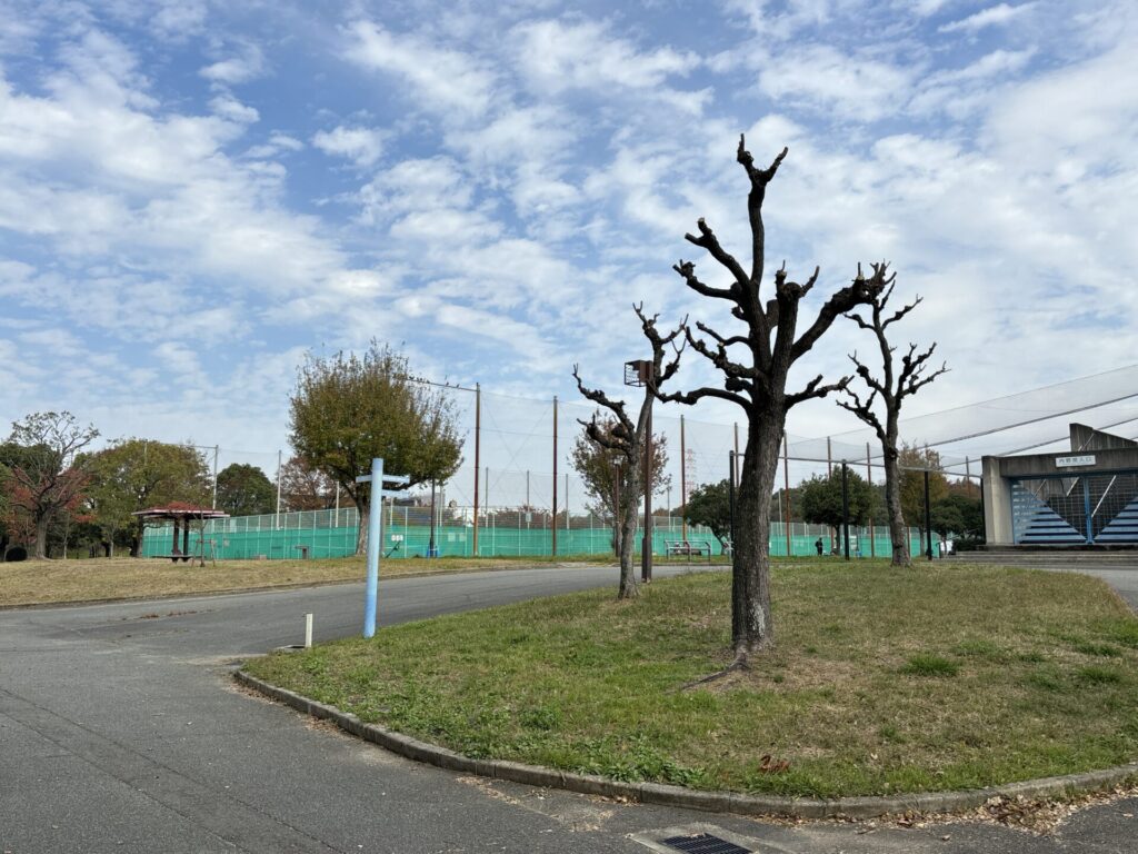南港中央公園で行われる大阪市のテニスの試合会場 南港中央公園