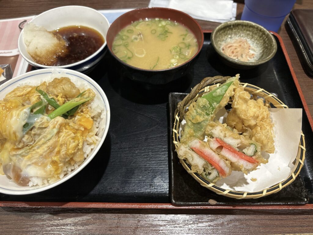 天ぷら大吉でオススメの「おすすめ＆小天丼セット」 アサリの味噌汁